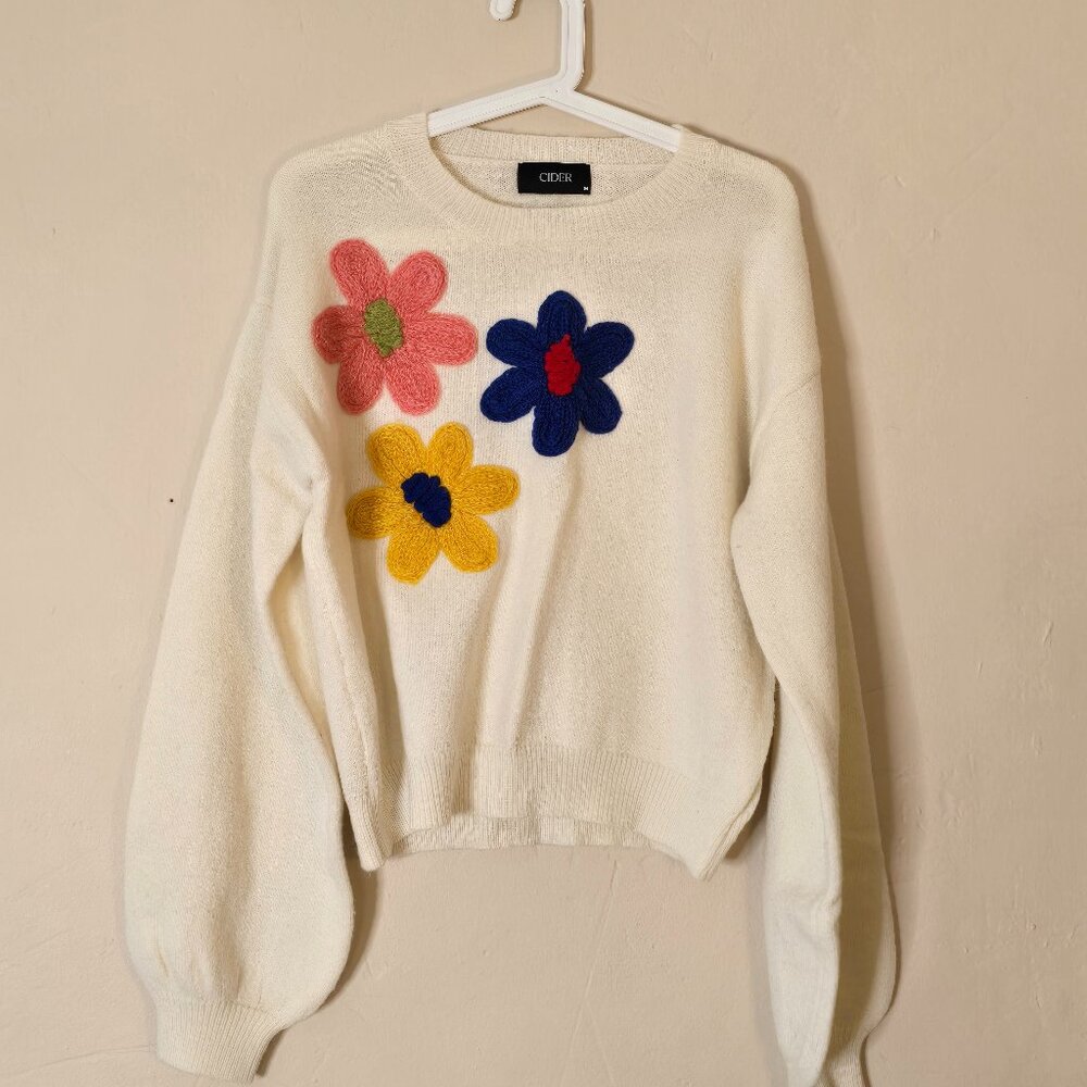 Cider Size Medium cream white sweater with crochet heart floral front